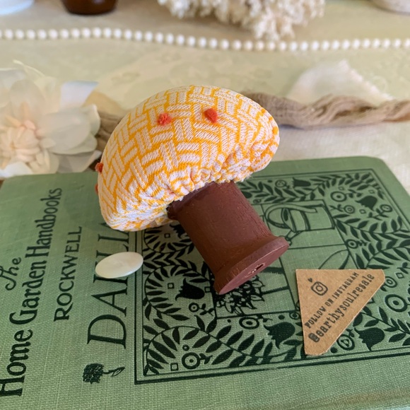 Vintage Mushroom Decor 🍄🟫 - Picture 10 of 10